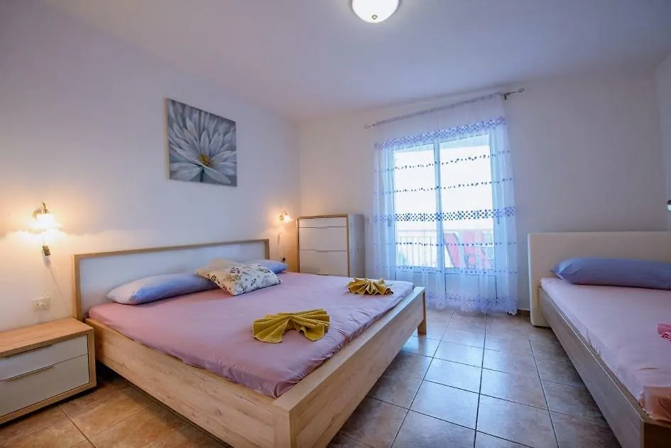 Apartmani Saskur 特罗吉尔