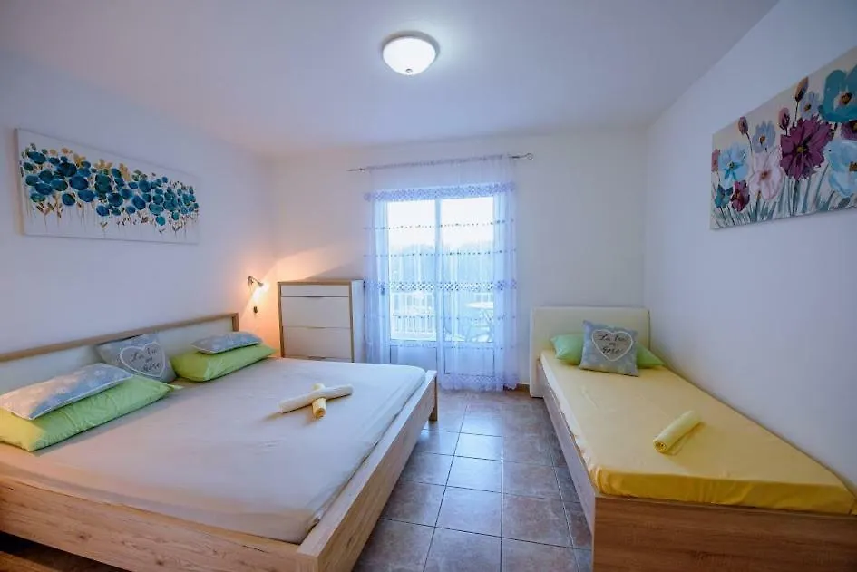 Apartmani Saskur 特罗吉尔 公寓