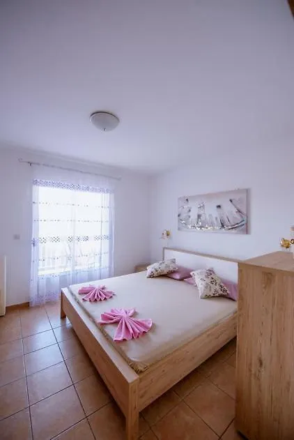 Apartmani Saskur 特罗吉尔 公寓