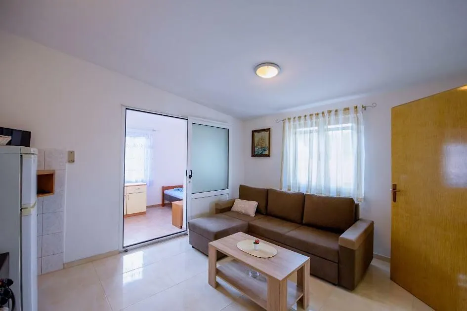 Apartmani Saskur トロギール