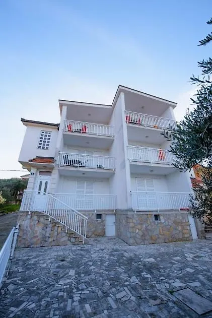 Apartmani Saskur トロギール